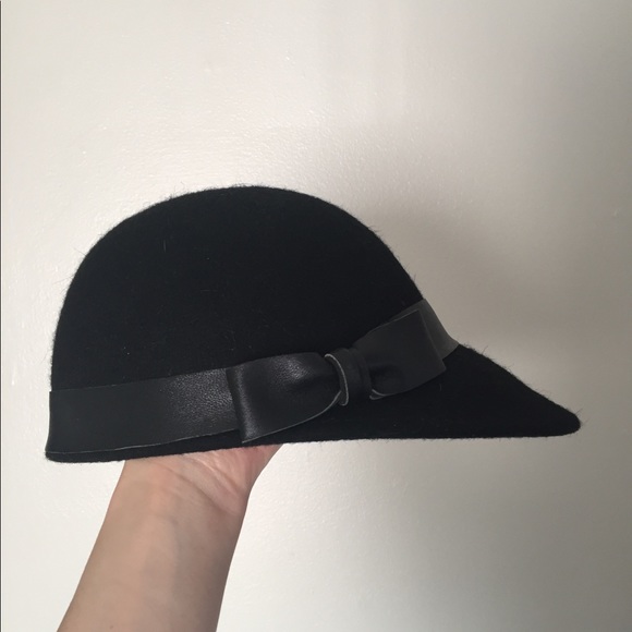 Badgley Mischka Black Wool Cap w/Leather Bow - Picture 4 of 5